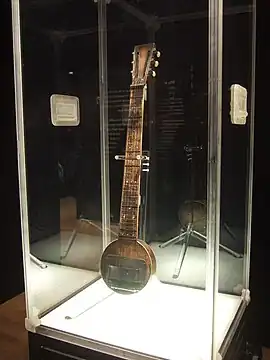 1931 prototype (one-piece maple, 25" scale, 25 fret)