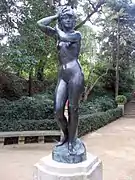 Joven de la trenza (1928), by Josep Viladomat, Jardines de Laribal.