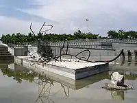 "Paseo entre dos árboles", by Jorge Castillo