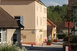 The town hall and bakery in Ranchot